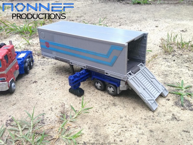 Trailer Upgrade  Earthrise Optimus Prime  (1 of 5)